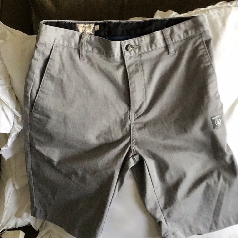 Men’s never worn Volvo shorts.. no tags
